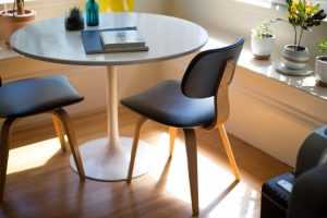 Home Diverse eetkamerstoelen zonder armleuning in verschillende stijlen en materialen bij They & Me