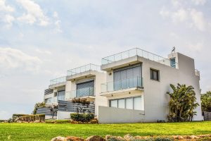 Luxe villa met privézwembad en terras waar je onder de sterren kunt dineren voor je droomvilla-vakantie